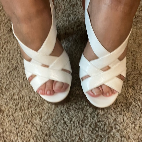 Michael Kors white heels and perfect condition - Picture 5 of 11